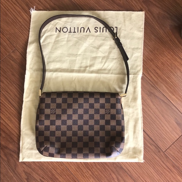 Louis Vuitton Handbags - MINT Louis Vuitton Damier Ebene Musette Tango Bag